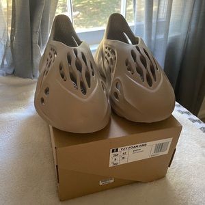 Yeezy foam runner mist